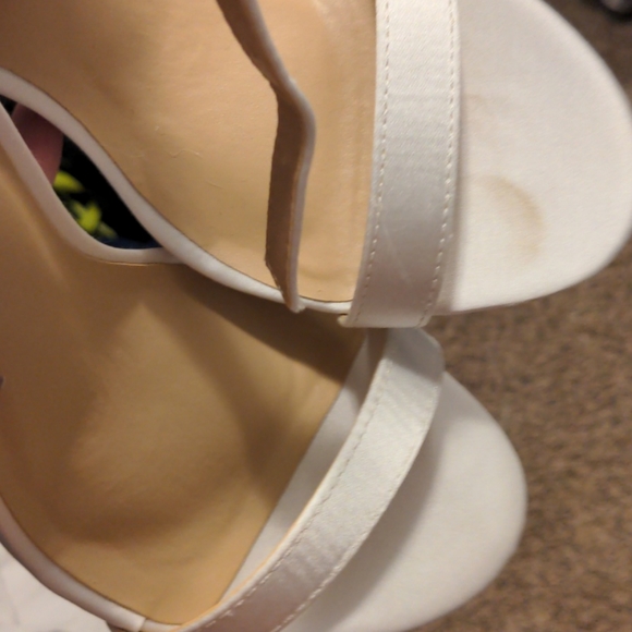 White heels with bow - Picture 5 of 5